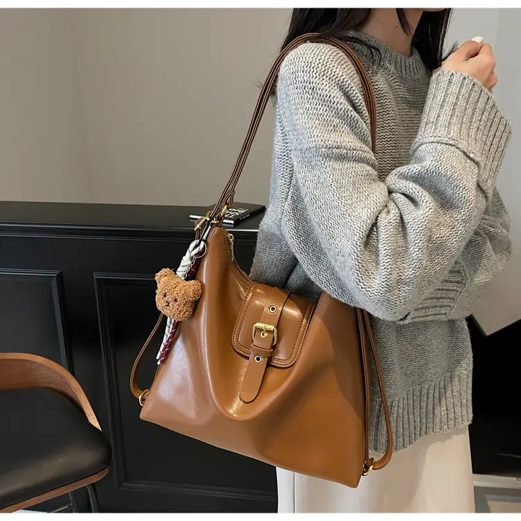 Black Leather Shoulder Bag for Women Large Capacity Vintage Style — feature 43