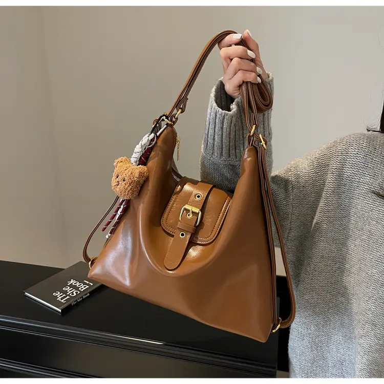 Black Leather Shoulder Bag for Women Large Capacity Vintage Style — feature 44