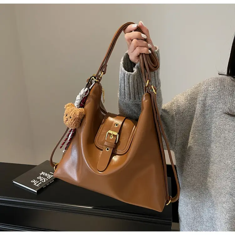 Black Leather Shoulder Bag for Women Large Capacity Vintage Style — feature 45