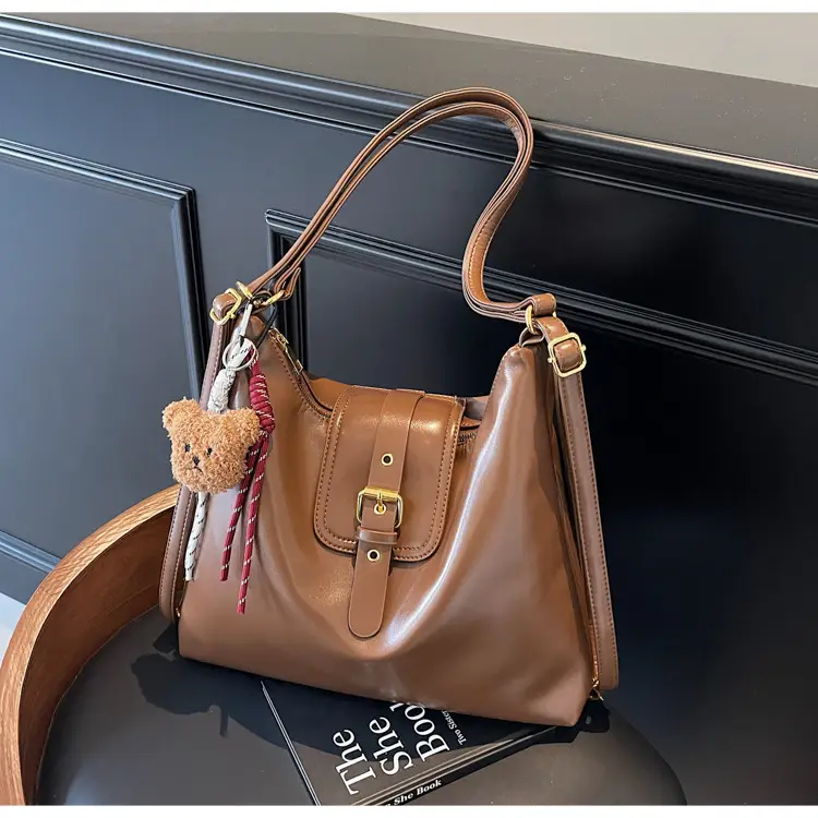 Black Leather Shoulder Bag for Women Large Capacity Vintage Style — feature 50