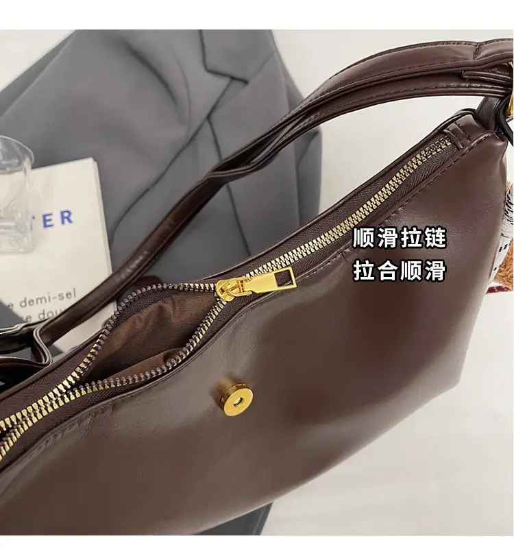 Black Leather Shoulder Bag for Women Large Capacity Vintage Style — feature 7