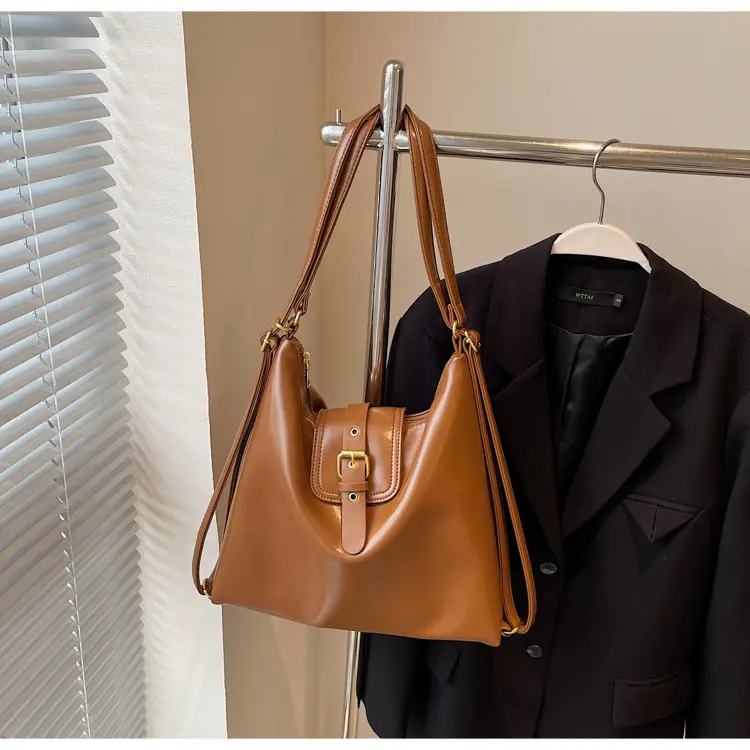 Black Leather Shoulder Bag for Women Large Capacity Vintage Style - Image 2