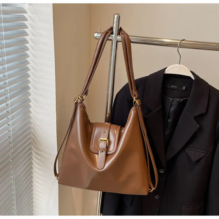 Black Leather Shoulder Bag for Women Large Capacity Vintage Style - Image 3