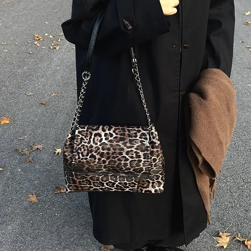Winter Leopard Print Large Capacity Chain Shoulder Bag - Image 6