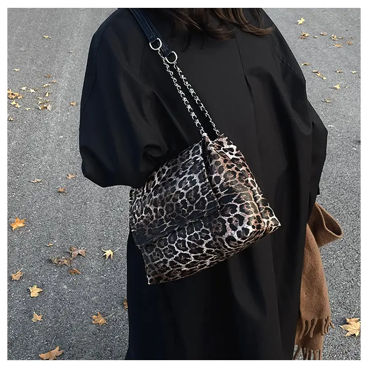 Winter Leopard Print Large Capacity Chain Shoulder Bag — feature 14