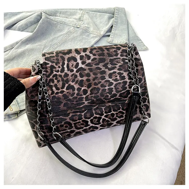 Winter Leopard Print Large Capacity Chain Shoulder Bag — feature 24
