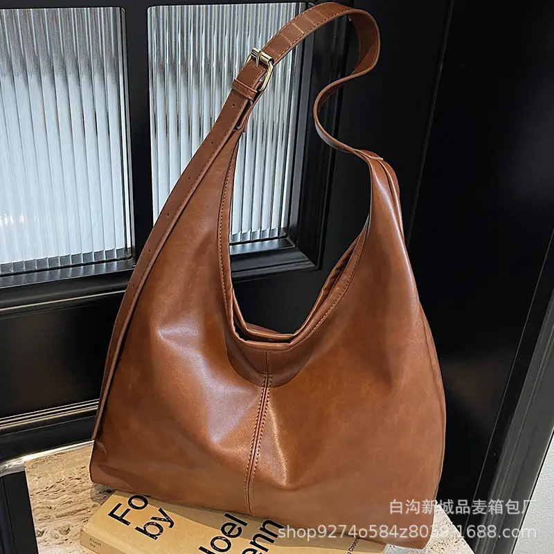 Women's Large Capacity Brown Leather Crossbody Bag - Image 7