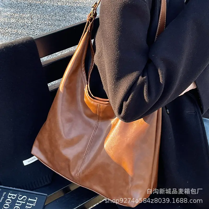 Women's Large Capacity Brown Leather Crossbody Bag - Image 8