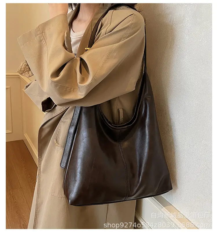 Women's Large Capacity Brown Leather Crossbody Bag — feature 1