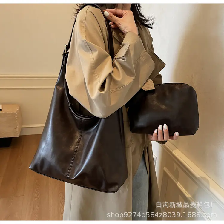 Women's Large Capacity Brown Leather Crossbody Bag — feature 13