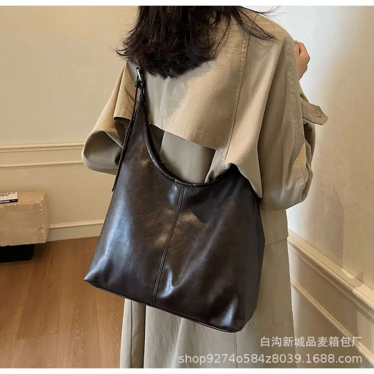 Women's Large Capacity Brown Leather Crossbody Bag — feature 15
