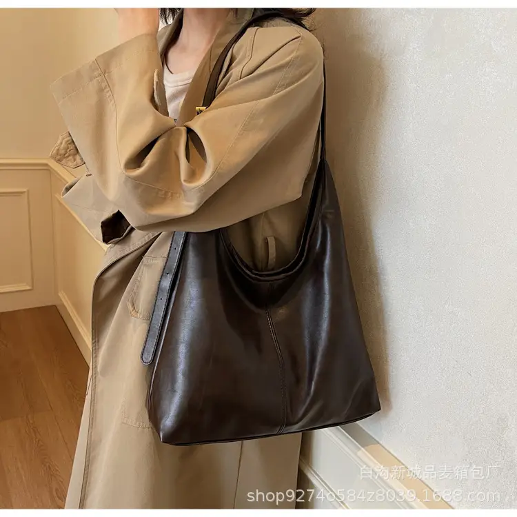 Women's Large Capacity Brown Leather Crossbody Bag — feature 16