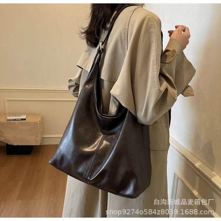 Women's Large Capacity Brown Leather Crossbody Bag — feature 17