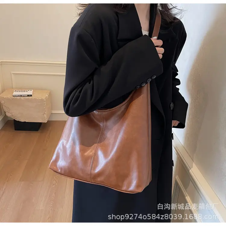 Women's Large Capacity Brown Leather Crossbody Bag — feature 18