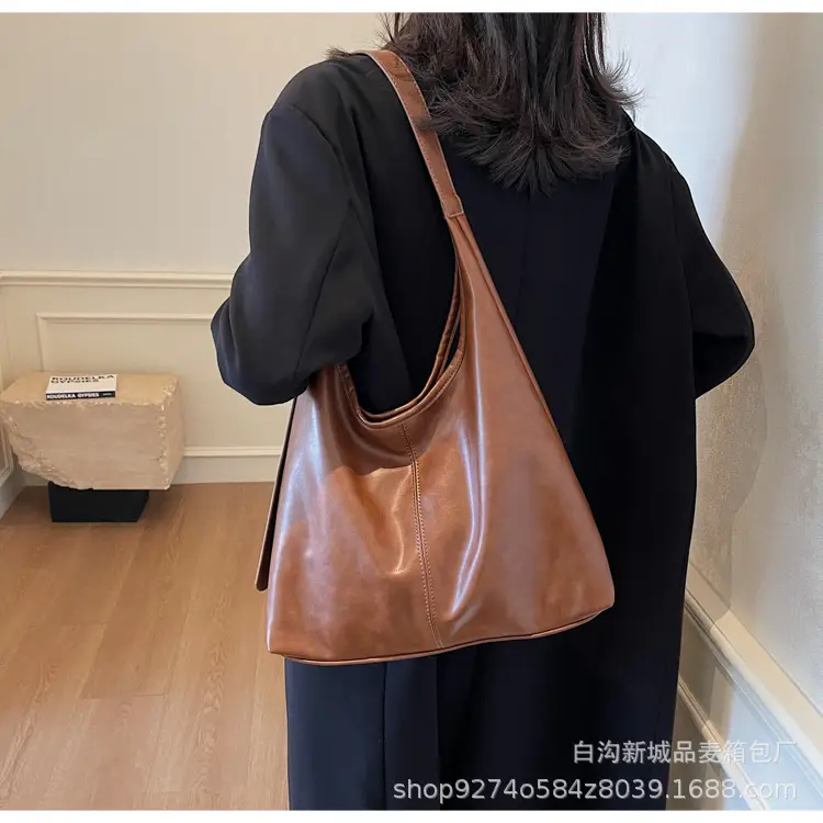 Women's Large Capacity Brown Leather Crossbody Bag — feature 19