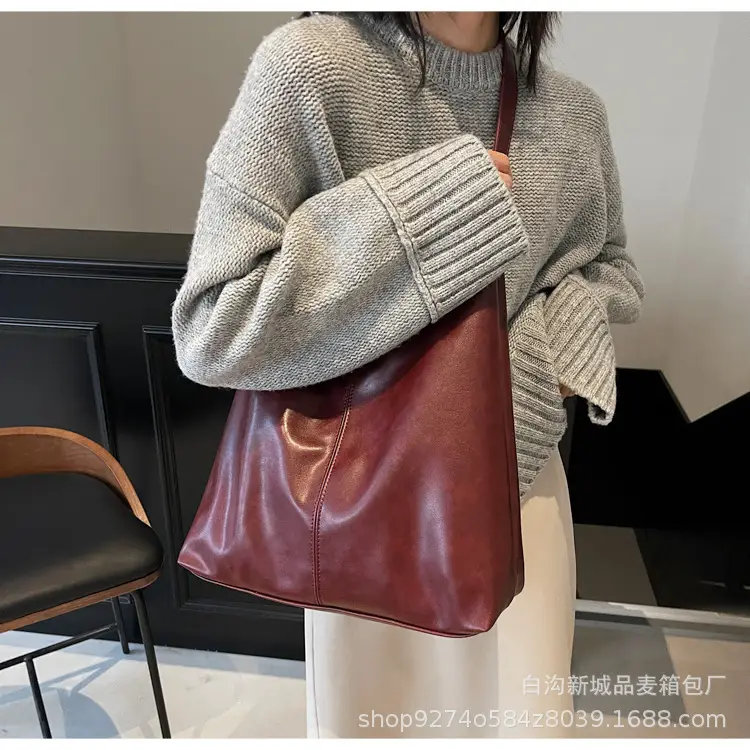 Women's Large Capacity Brown Leather Crossbody Bag — feature 23