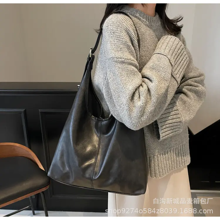 Women's Large Capacity Brown Leather Crossbody Bag — feature 31
