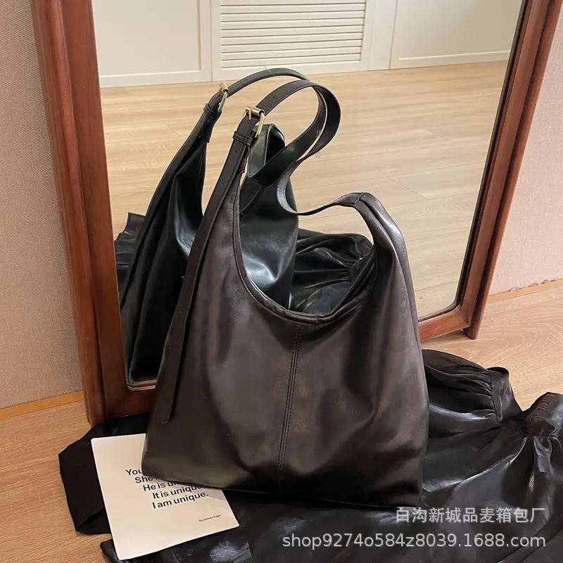 Women's Large Capacity Brown Leather Crossbody Bag - Image 4