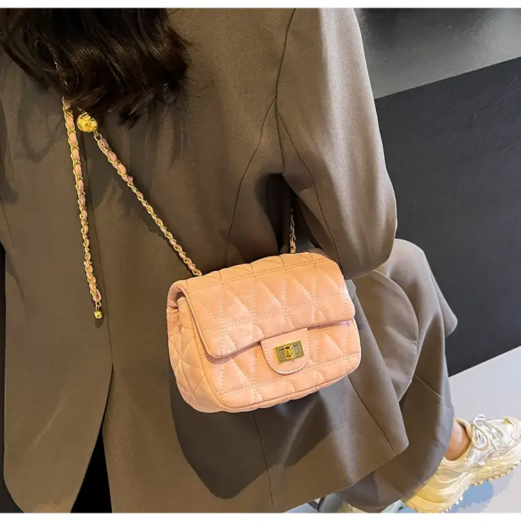Women's 2024 Winter Crossbody Saddle Bag with Chain — feature 27