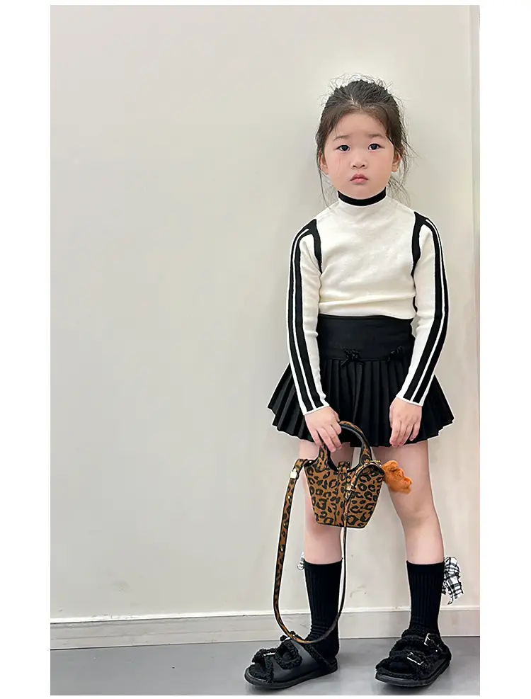 Yellow Soft Leather Girl's Crossbody Bag with Leopard Charm — feature 10