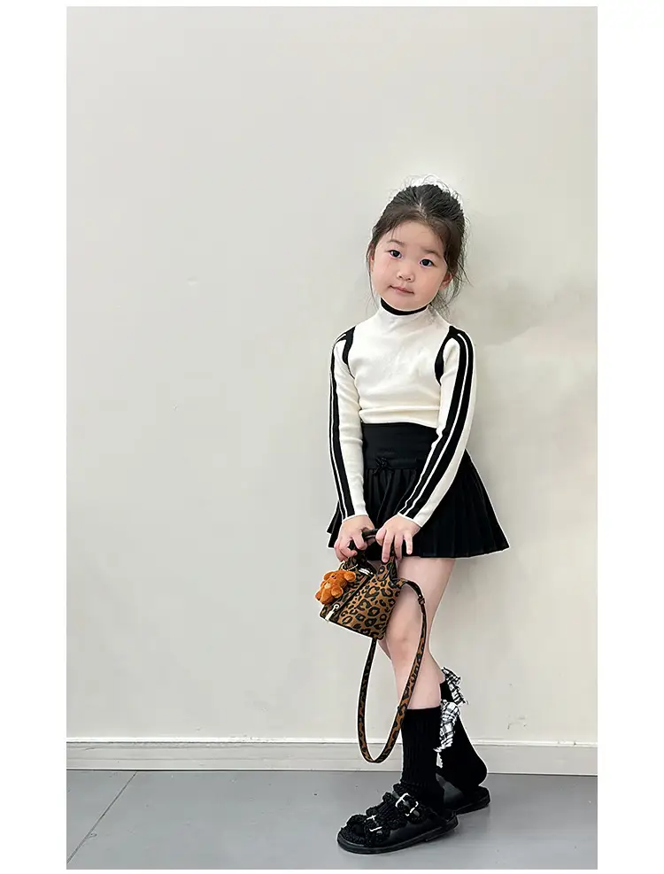 Yellow Soft Leather Girl's Crossbody Bag with Leopard Charm — feature 11