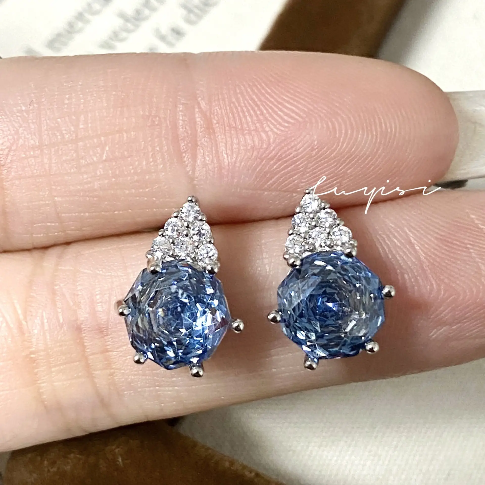 Blue Rose Cut Diamond Pendant Set with Tanzanite Blue Gradient - Image 7