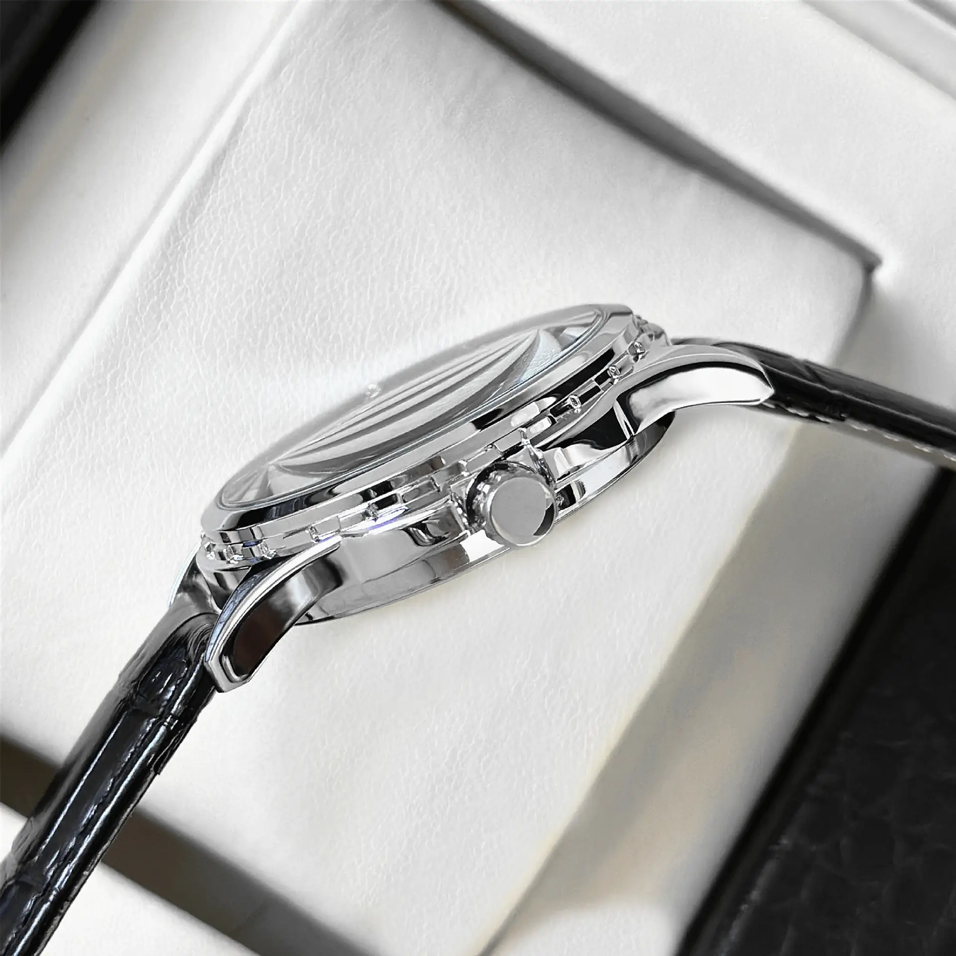 Men's Silver Watch with Second Sweep Movement - Image 6