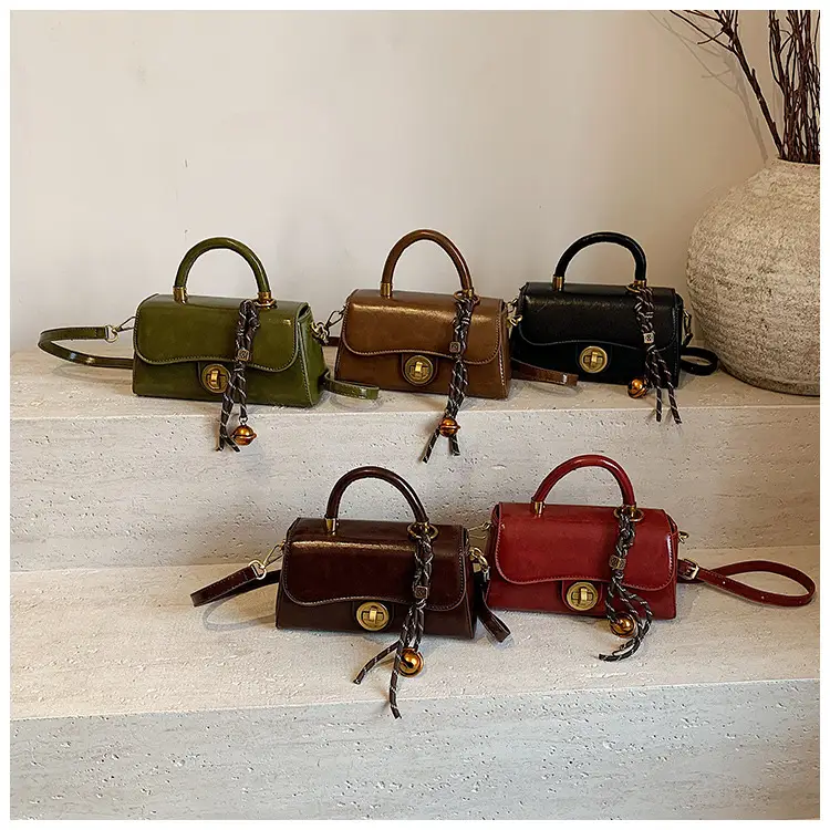 Retro Lock Brown Women's Shoulder Bag 2024 — feature 1