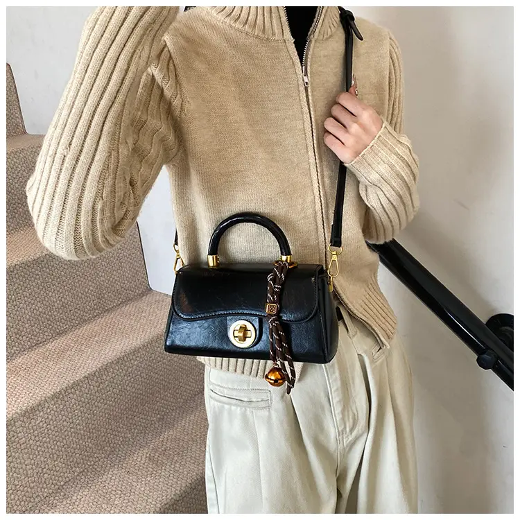 Retro Lock Brown Women's Shoulder Bag 2024 — feature 16