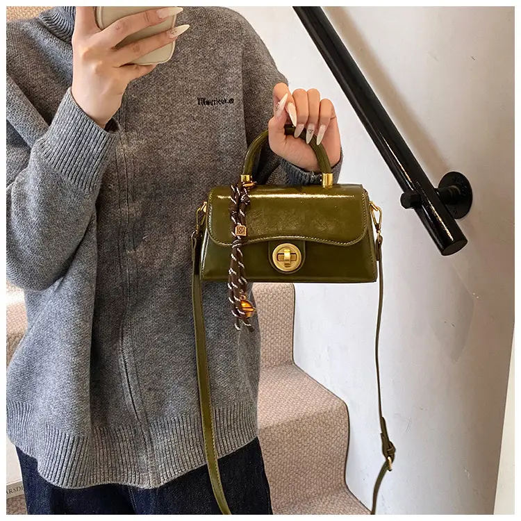 Retro Lock Brown Women's Shoulder Bag 2024 — feature 20