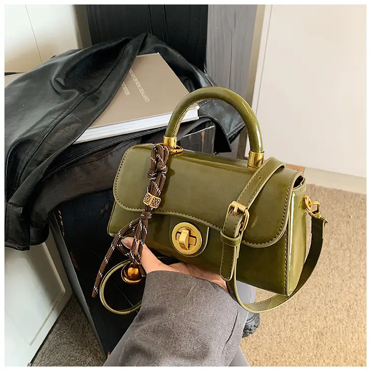 Retro Lock Brown Women's Shoulder Bag 2024 — feature 22
