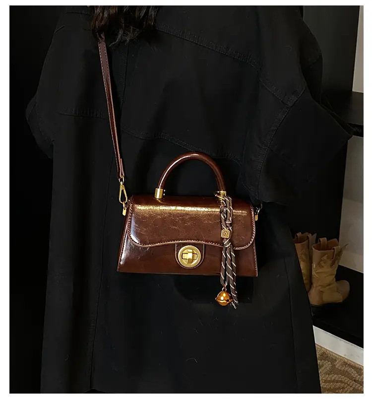 Retro Lock Brown Women's Shoulder Bag 2024 — feature 3