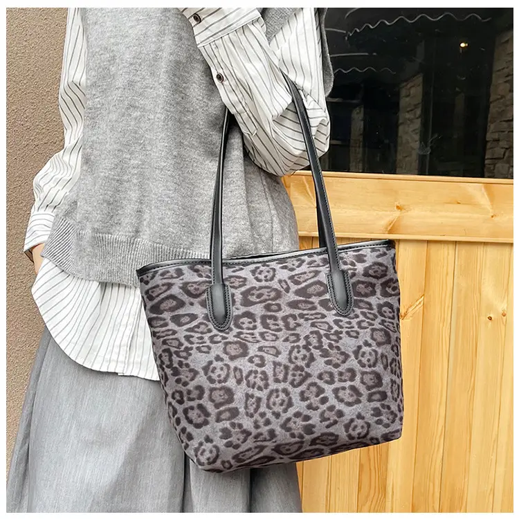 Leopard Print Large Capacity Women's Tote Bag 2024 — feature 10