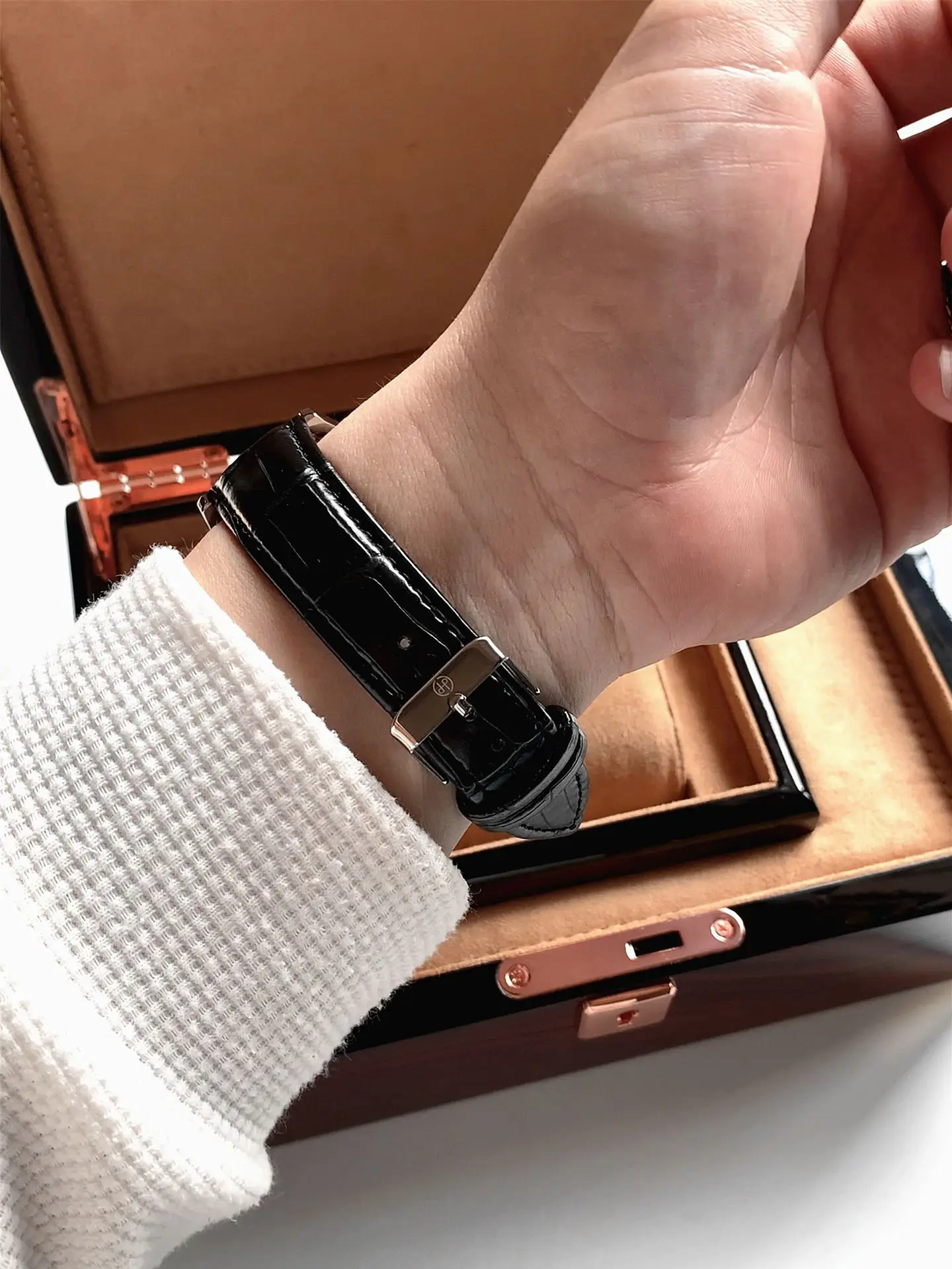 Pablo Raez Brown Men's Watch with Rose Gold Strap — feature 17