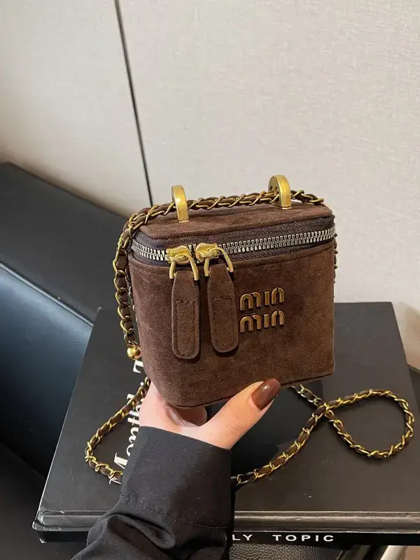 Mini Chain Bag for Women Winter New Retro Shoulder Bag