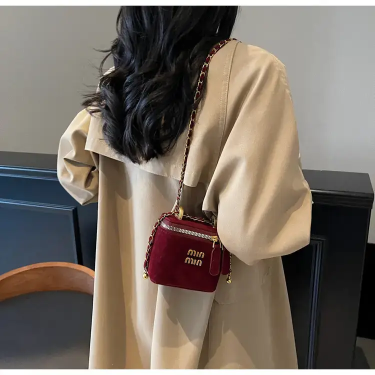 Mini Chain Bag for Women Winter New Retro Shoulder Bag — feature 9