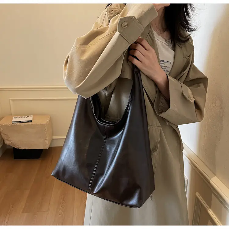 Women's Black Leather Shoulder Bag 2024 Winter Large Capacity — feature 25