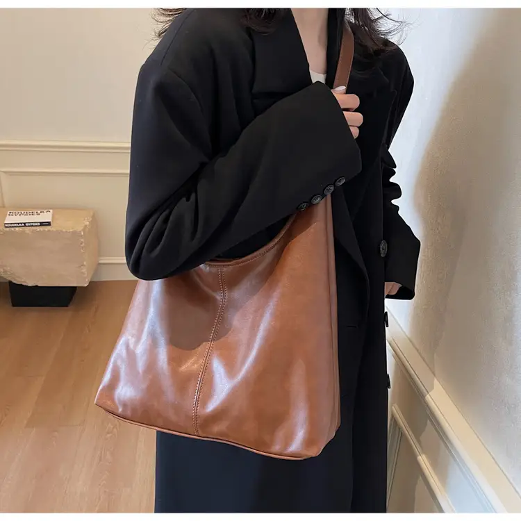 Women's Black Leather Shoulder Bag 2024 Winter Large Capacity — feature 26