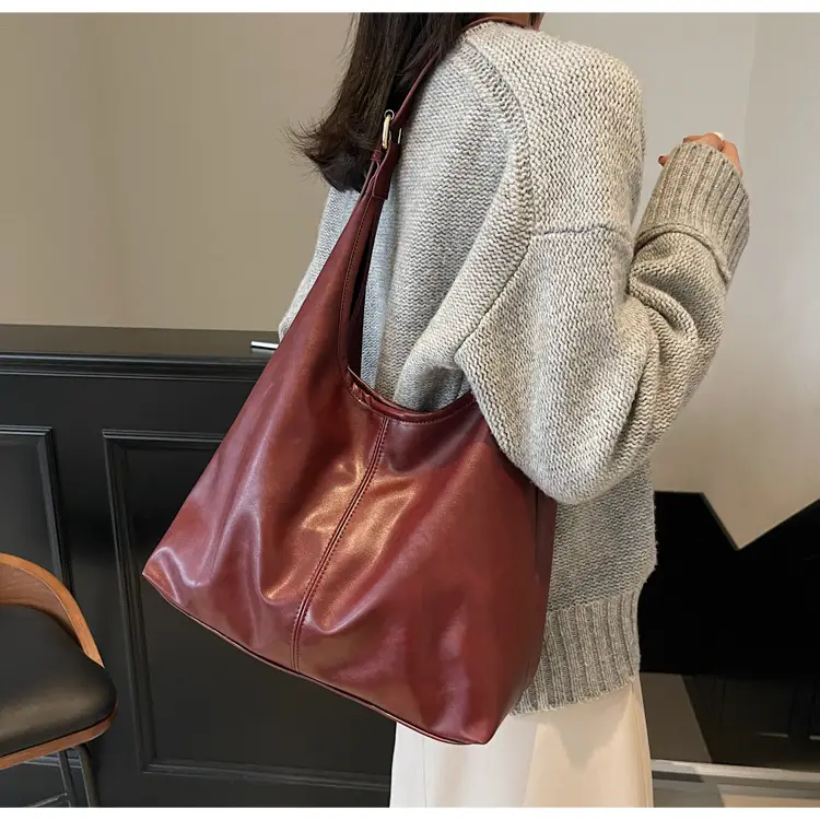 Women's Black Leather Shoulder Bag 2024 Winter Large Capacity — feature 37