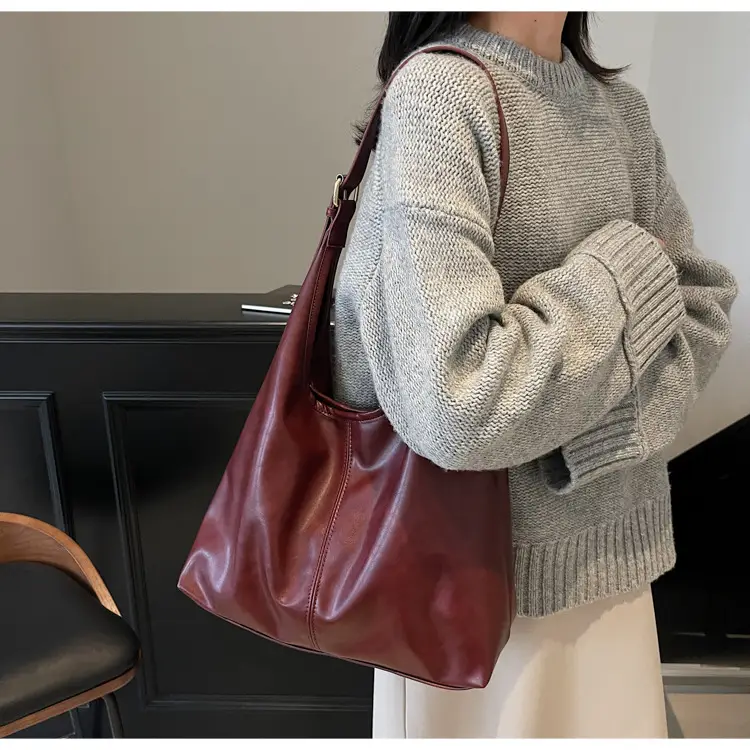 Women's Black Leather Shoulder Bag 2024 Winter Large Capacity — feature 38