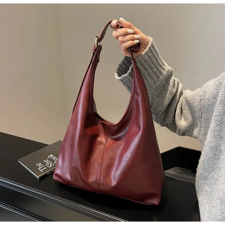 Women's Black Leather Shoulder Bag 2024 Winter Large Capacity — feature 39