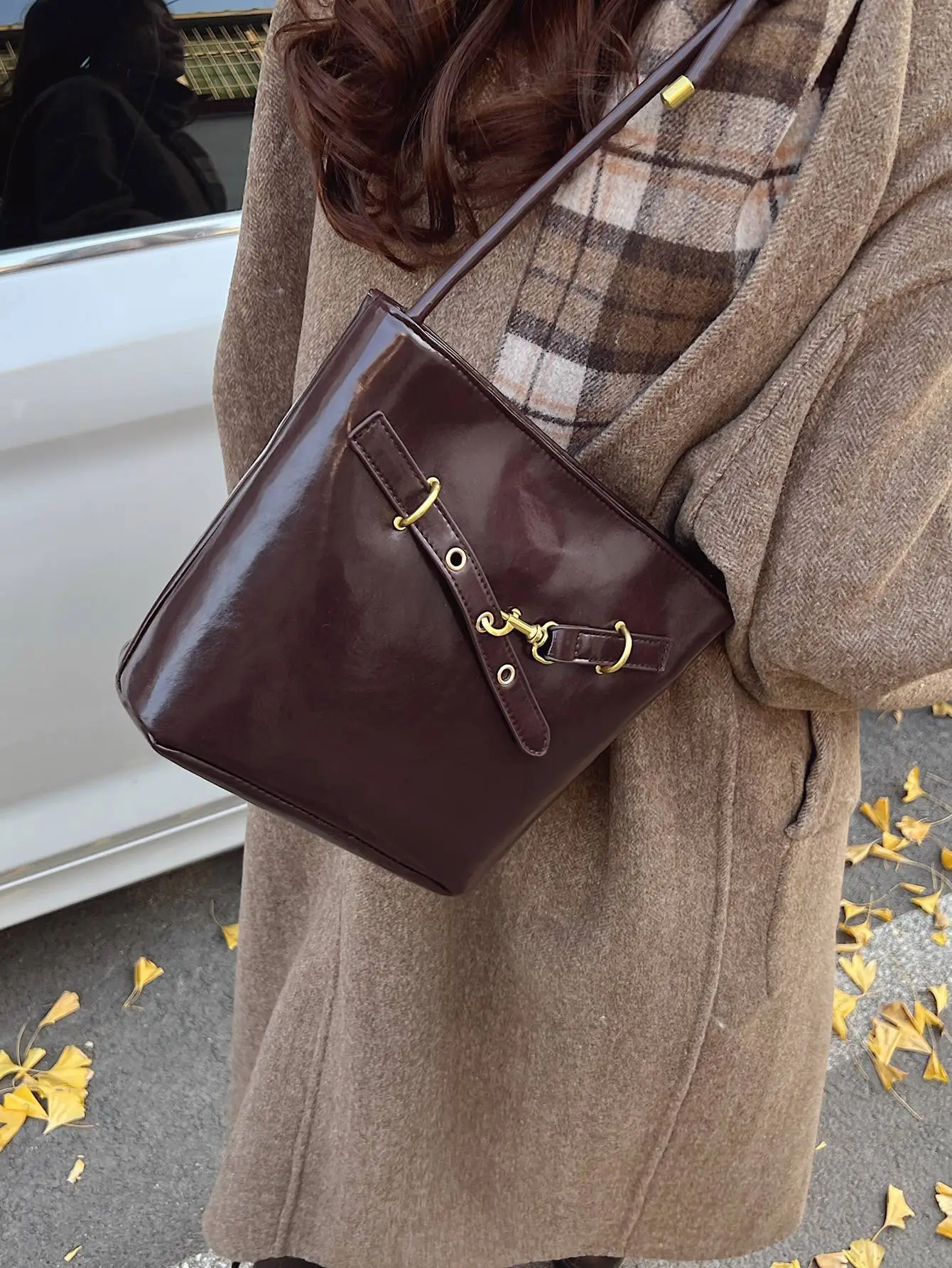 Retro Houndstooth Shoulder Bag with Gold Hardware