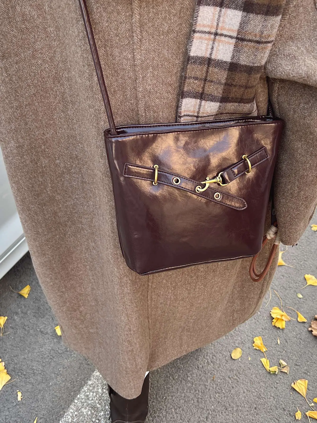 Retro Houndstooth Shoulder Bag with Gold Hardware