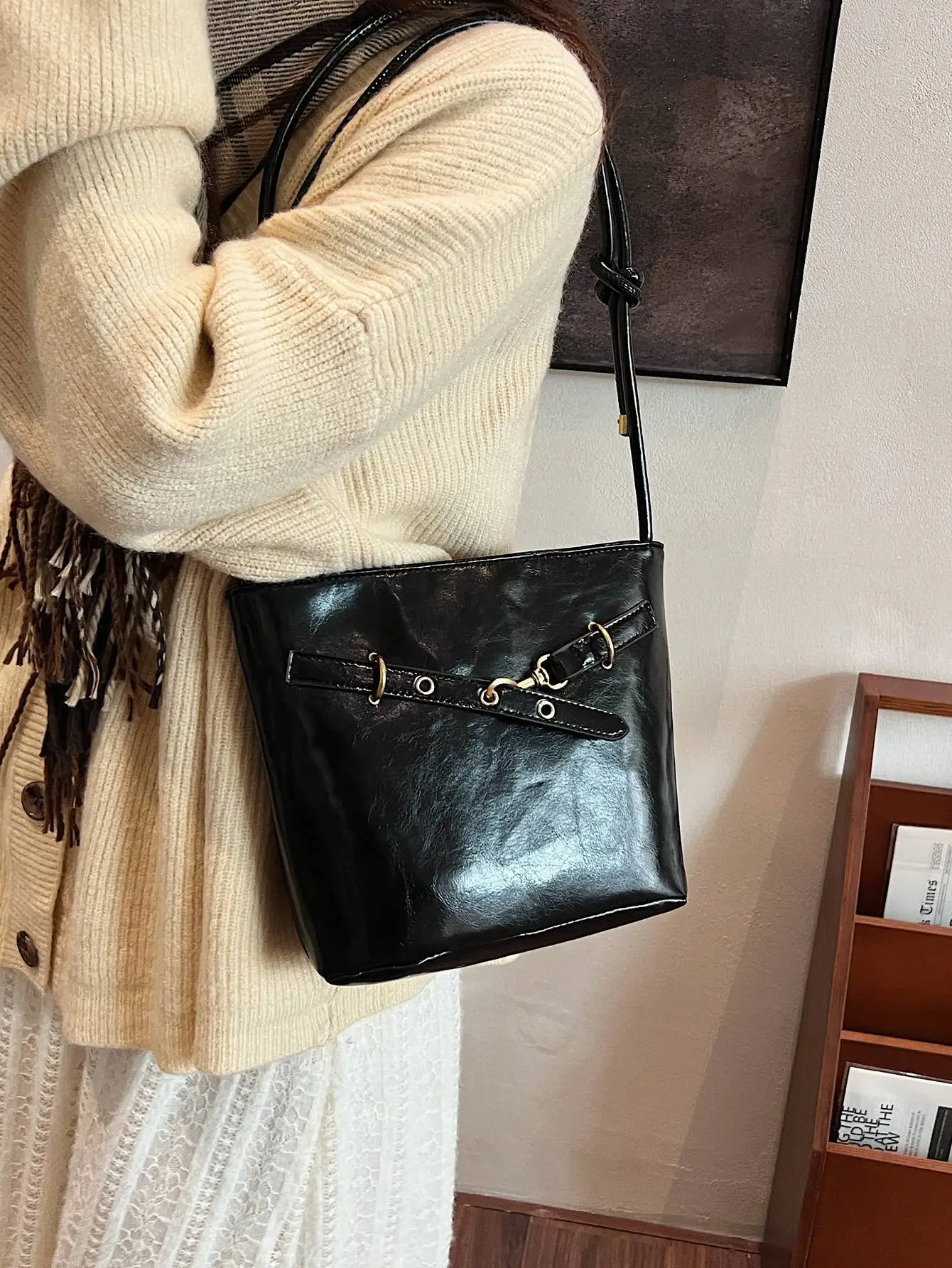 Retro Houndstooth Shoulder Bag with Gold Hardware