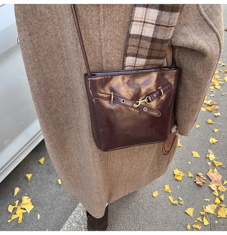 Retro Houndstooth Shoulder Bag with Gold Hardware — feature 10