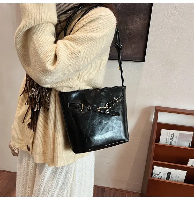 Retro Houndstooth Shoulder Bag with Gold Hardware — feature 18