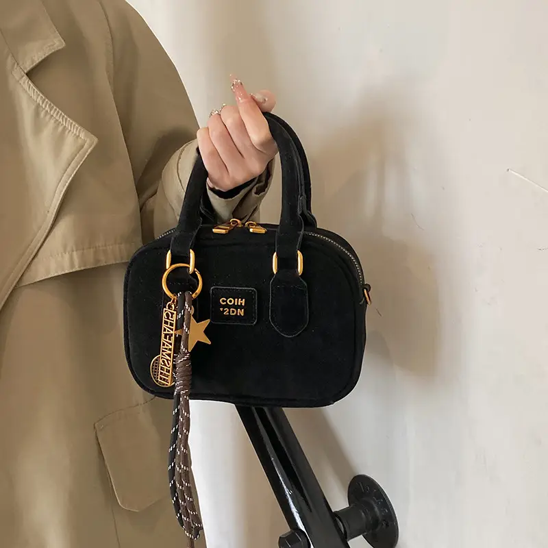 2024 Winter Women's Black Shoulder Bag with Crossbody Strap - Image 6