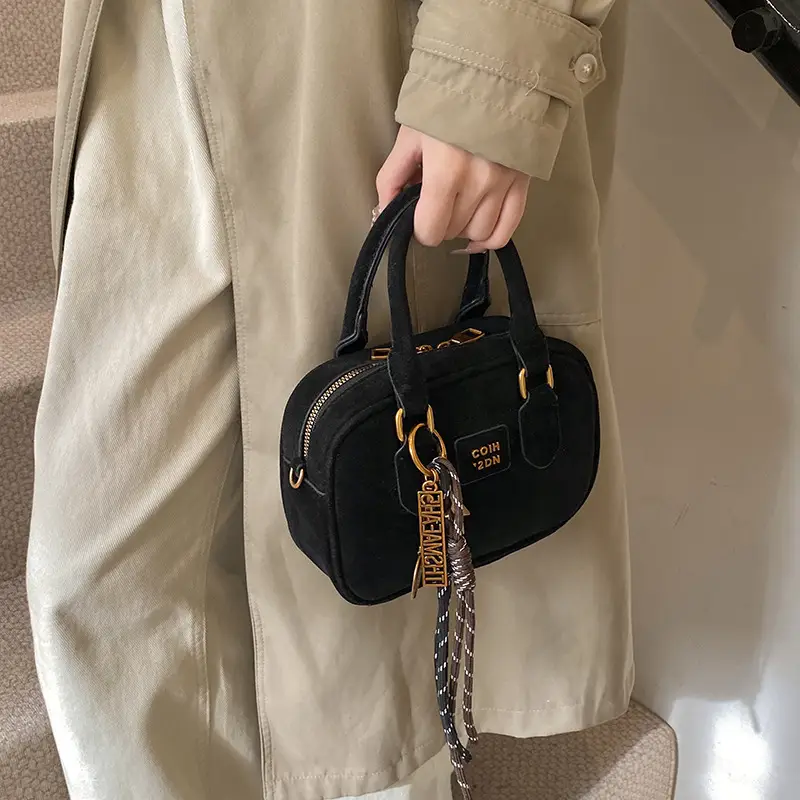 2024 Winter Women's Black Shoulder Bag with Crossbody Strap - Image 7