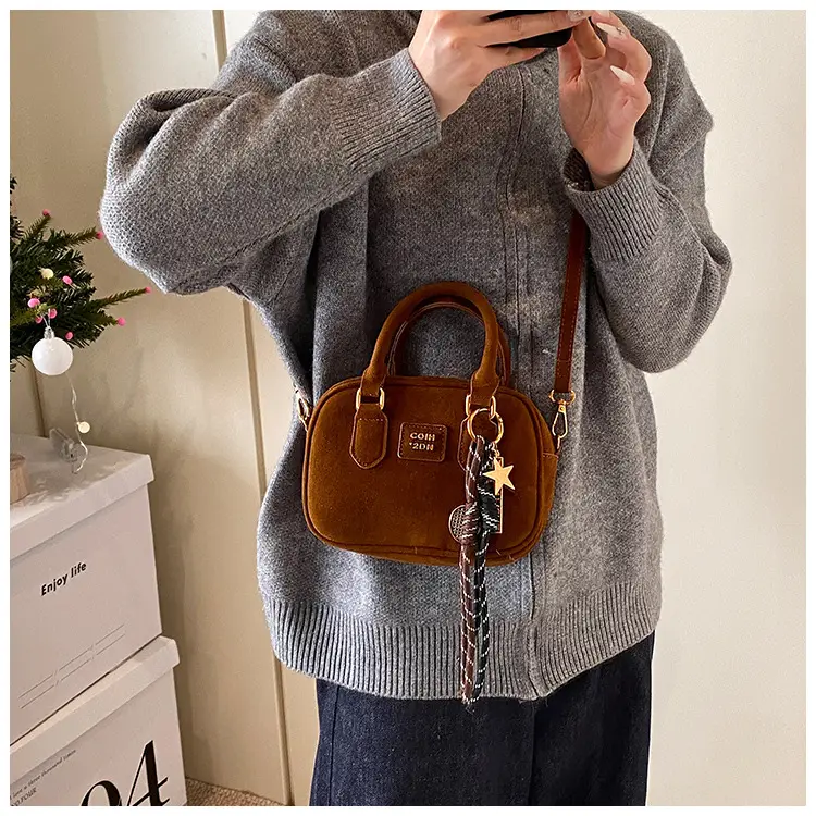 2024 Winter Women's Black Shoulder Bag with Crossbody Strap — feature 10
