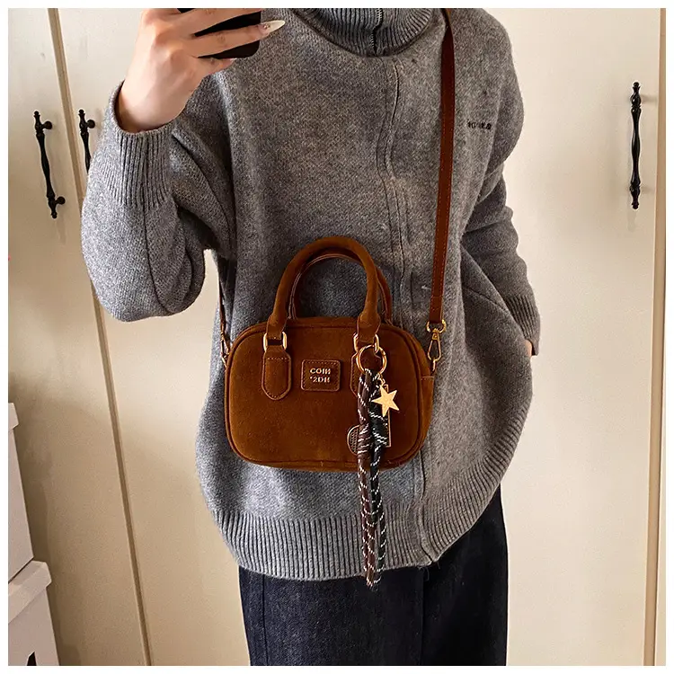 2024 Winter Women's Black Shoulder Bag with Crossbody Strap — feature 11